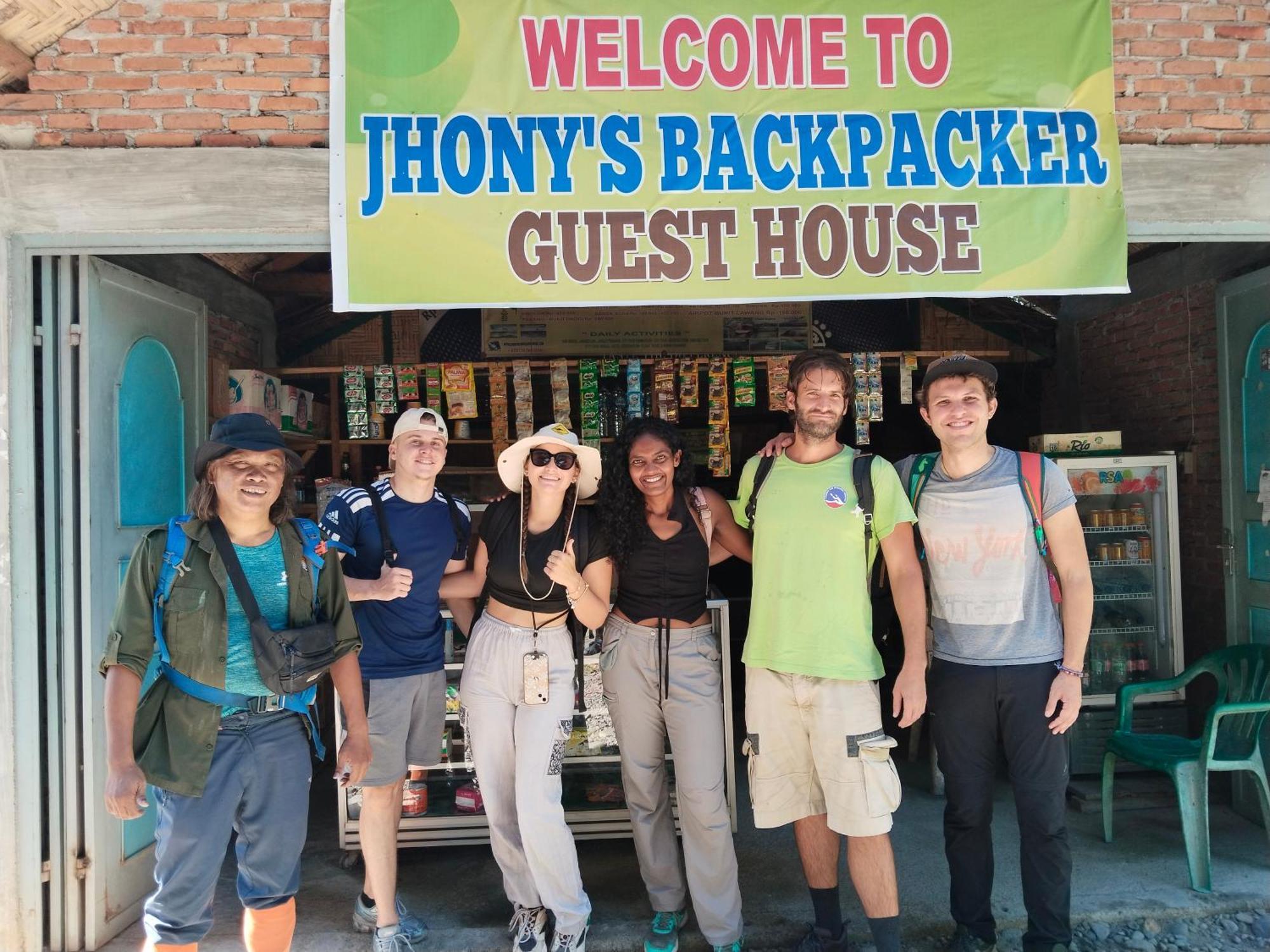 Jhony'S Backpacker-Guest House Only Stay Here Book Treking With Us بوكيت لاوانج المظهر الخارجي الصورة