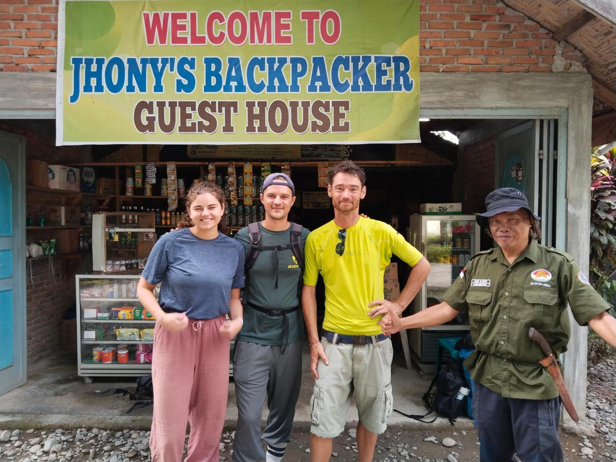 Jhony'S Backpacker-Guest House Only Stay Here Book Treking With Us بوكيت لاوانج المظهر الخارجي الصورة