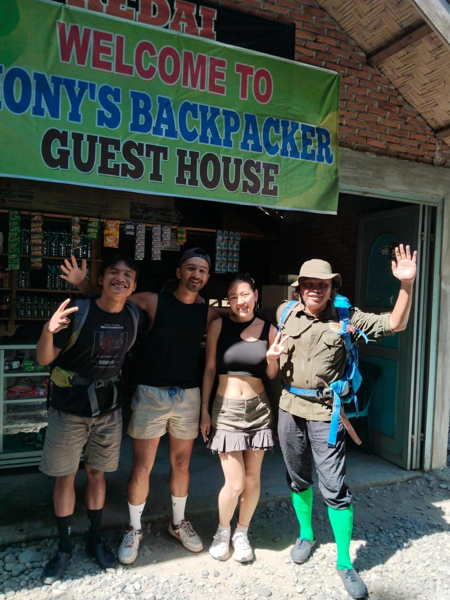 Jhony'S Backpacker-Guest House Only Stay Here Book Treking With Us بوكيت لاوانج المظهر الخارجي الصورة